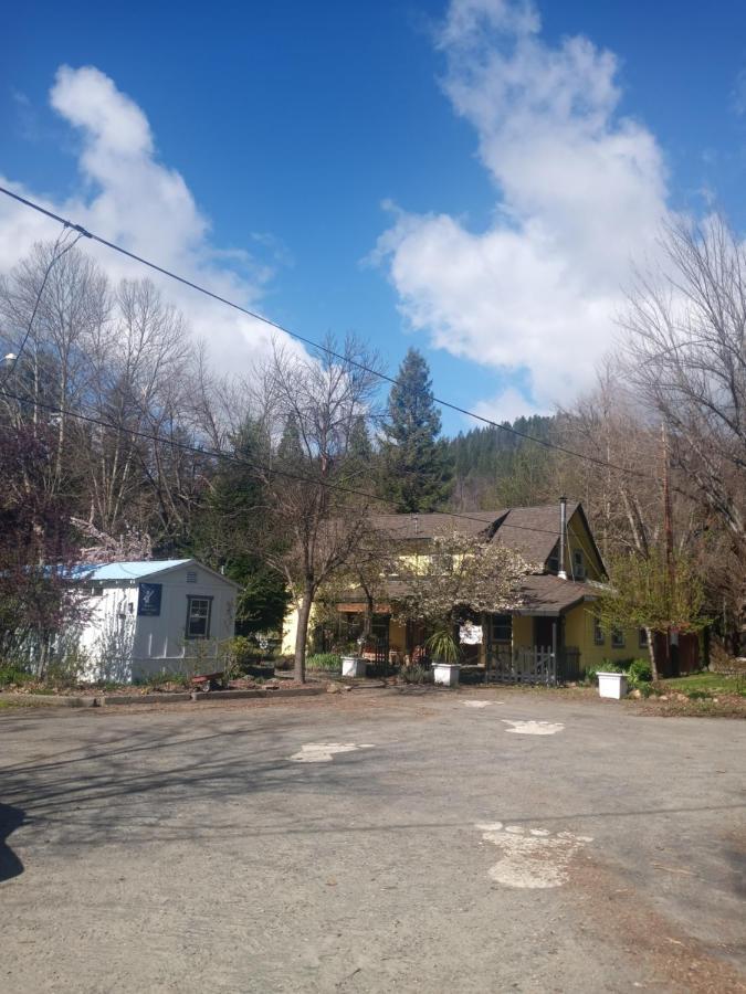 Bigfoot Rv & Cabins Park 해피캠프 외부 사진